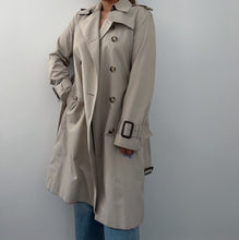 Load image into Gallery viewer, Burberry trench coat
