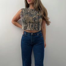 Load image into Gallery viewer, Cropped camo tank
