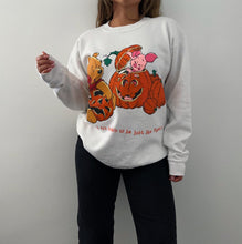 Load image into Gallery viewer, 90&#39;S Pooh and piglet pumpkin sweatshirt
