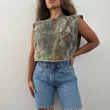 Load image into Gallery viewer, 90&#39;s crop camo tank
