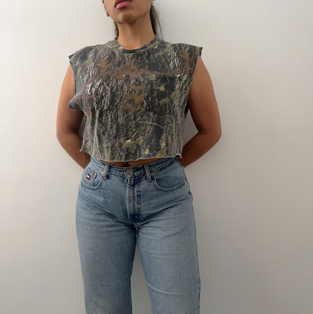 Cropped camo tank