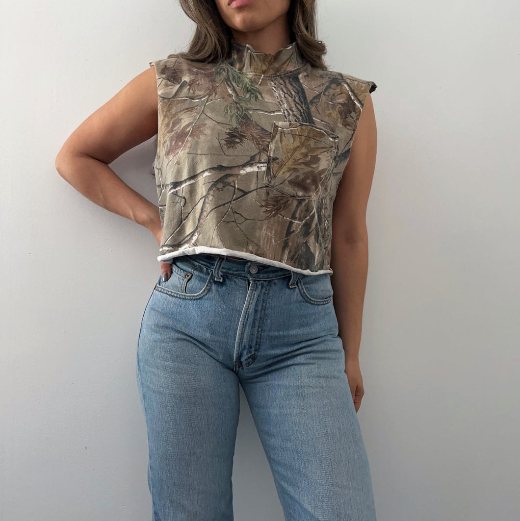 Cropped camo pocket tank