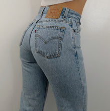 Load image into Gallery viewer, 2001 550 Levi Jeans
