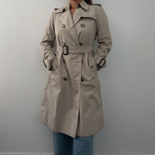 Load image into Gallery viewer, Burberry trench coat
