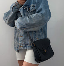 Load image into Gallery viewer, Vintage 90&#39;s Coach City bag
