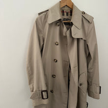 Load image into Gallery viewer, Burberry trench coat
