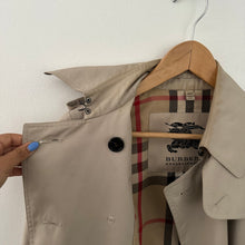 Load image into Gallery viewer, Burberry trench coat
