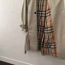 Load image into Gallery viewer, Burberry trench coat
