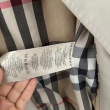 Load image into Gallery viewer, Burberry trench coat
