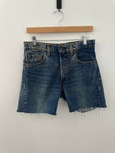 Load image into Gallery viewer, 2000 Levi cutoffs

