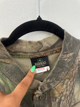 Load image into Gallery viewer, 90&#39;s crop camo tank
