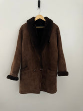 Load image into Gallery viewer, Vintage Shearling suede coat
