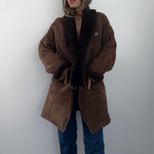 Load image into Gallery viewer, Vintage Shearling suede coat
