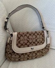 Load image into Gallery viewer, Vintage Signature Coach hand bag
