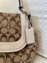 Load image into Gallery viewer, Vintage Signature Coach hand bag
