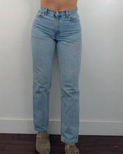 Load image into Gallery viewer, 2001 550 Levi Jeans
