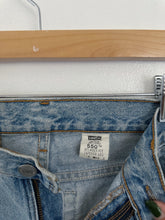 Load image into Gallery viewer, 2001 550 Levi Jeans
