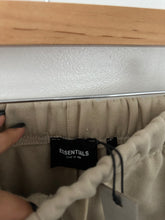 Load image into Gallery viewer, Essentials FOG sweat shorts [L]
